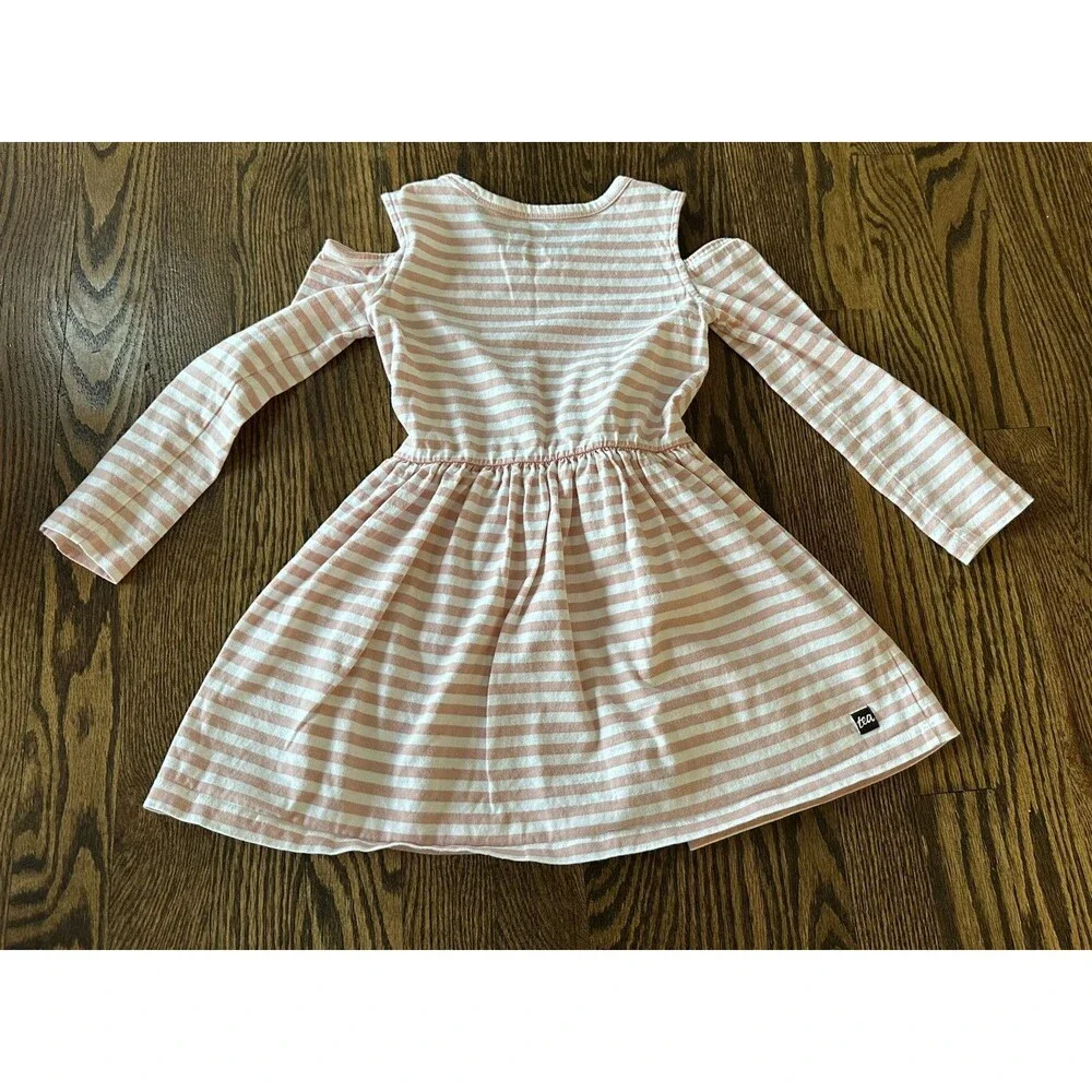 Tea Collection Girls Peek-A-Boo Shoulder Dress Size 5 Dusty Coral Comfy Cute EUC